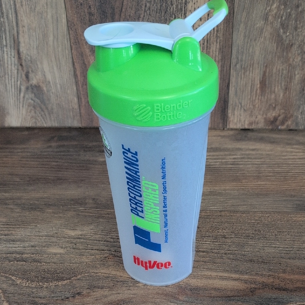 Blender Bottle Classic with Loop 28 oz Plastic Shaker                       AA12